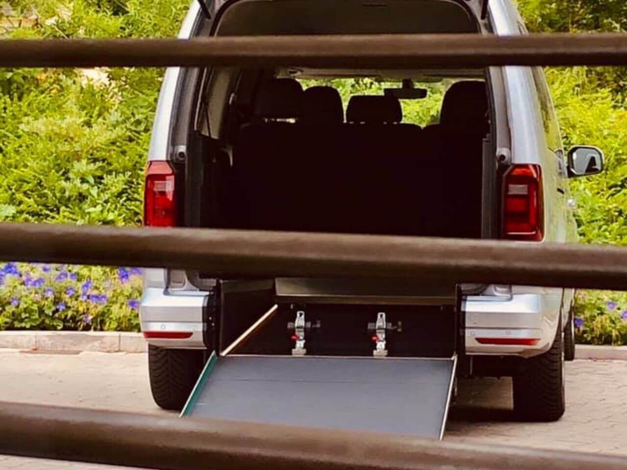 VW Caddy Maxi mit extra-breitem Heckausschnitt (93cm)