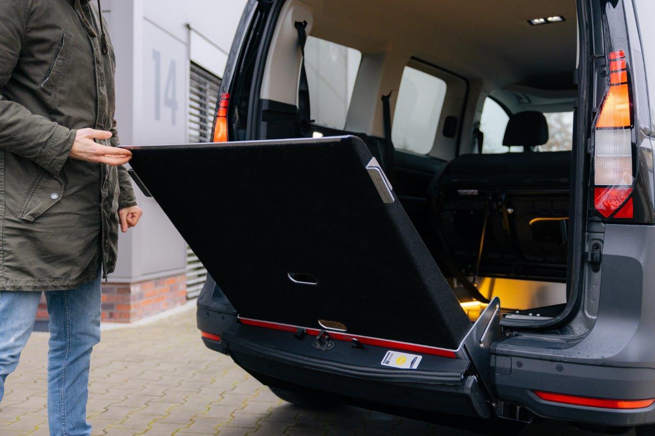 VW Caddy mit Heckrampe – Fricke Behindertenfahrzeuge (12) VW Caddy mit Heckrampe - Fricke Behindertenfahrzeuge (12)